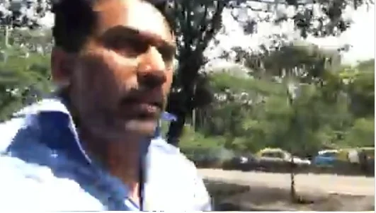 বেঙ্গালুরুতে যানজট বিভ্রাট! রোগীর অস্ত্রোপচার করতে গাড়ি থেকে নেমে হাসপাতালে দৌড়ে পৌঁছলেন চিকিৎসক, ভাইরাল ভিডিও