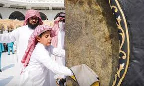 মুসল্লিদের সেবা দিচ্ছেন মক্কার হিফজ শিক্ষার্থীরা, স্বেচ্ছাসেবামূলক তৎপরতা বাড়াতেই এই সিদ্ধান্ত   