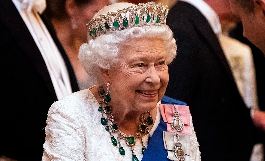 শেষকৃত্যের আগে রানির কফিন শায়িত থাকবে ওয়েস্টমিনস্টার হলে,  কফিনের ওপর রাখা হবে মুকুট,  রাজদণ্ড