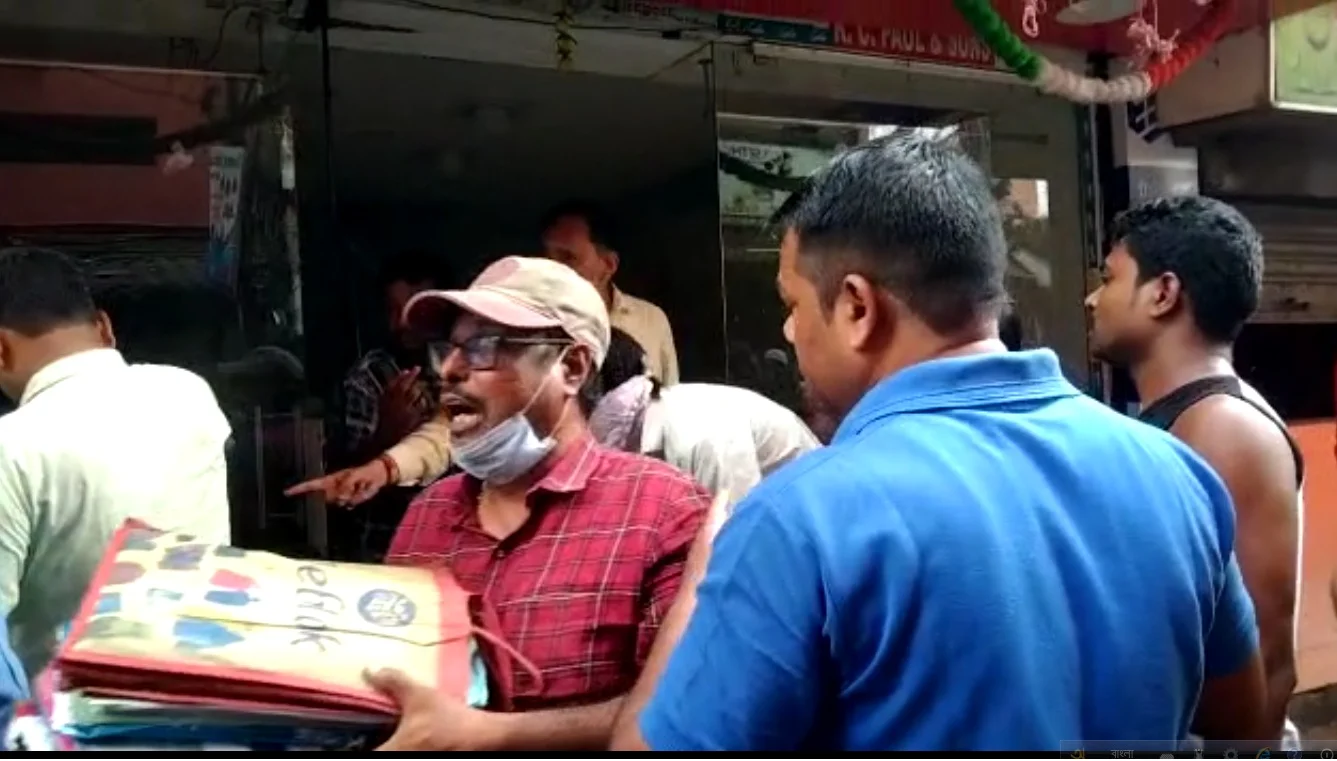 হাওড়া ময়দানে ভিআইপি শোরুমে ভয়াবহ আগুন