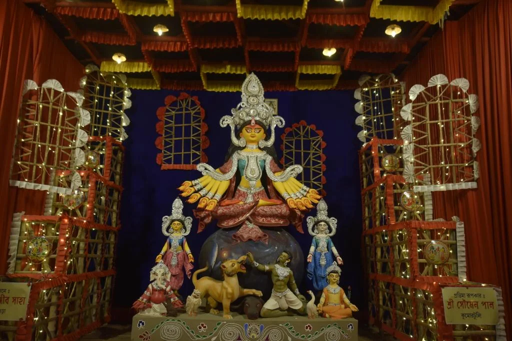 থিম বনাম সাবেকি, জমজমাট হাওড়ার পুজো 