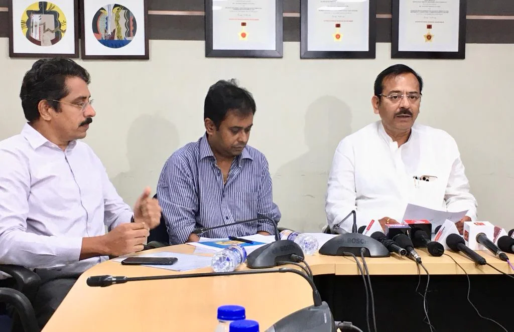 উৎসব মরশুমে নিরবিচ্ছিন্ন বিদ্যুৎ পরিষেবার লক্ষ্যে পথে নামছে প্রায় ৭০ হাজার কর্মী