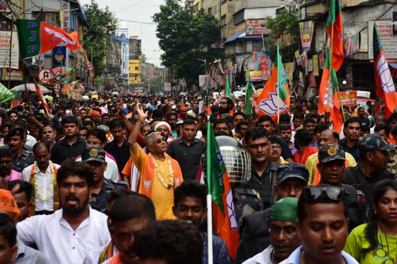 বিজেপির নবান্ন অভিযানে অশান্তির রেশ শহর জুড়ে, পুবের কলম ডিজিটালে দেখুন ফটো গ্যালারি