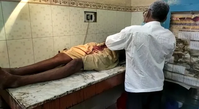 ধারে বিড়ি নিতে এসে বচসা ! দোকানির কাঁচির কোপ, তারপর কি হল