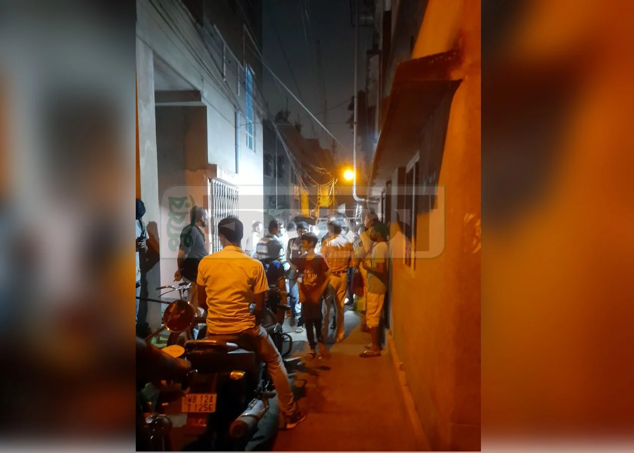 রবিনসনস্ট্রিট কঙ্কাল  কান্ডের ছায়া এবার হাওড়ার রামরাজাতলার নন্দীপাড়া  এলাকায়, তিনদিন ধরে মায়ের দেহ আগলে বসে মেয়ে