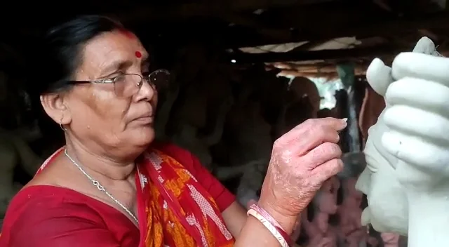 ডায়মন্ডহারবারে দুই পটুয়া বোনের হাতে মৃণ্ময়ী মা পাচ্ছেন চিন্ময়ী রূপ