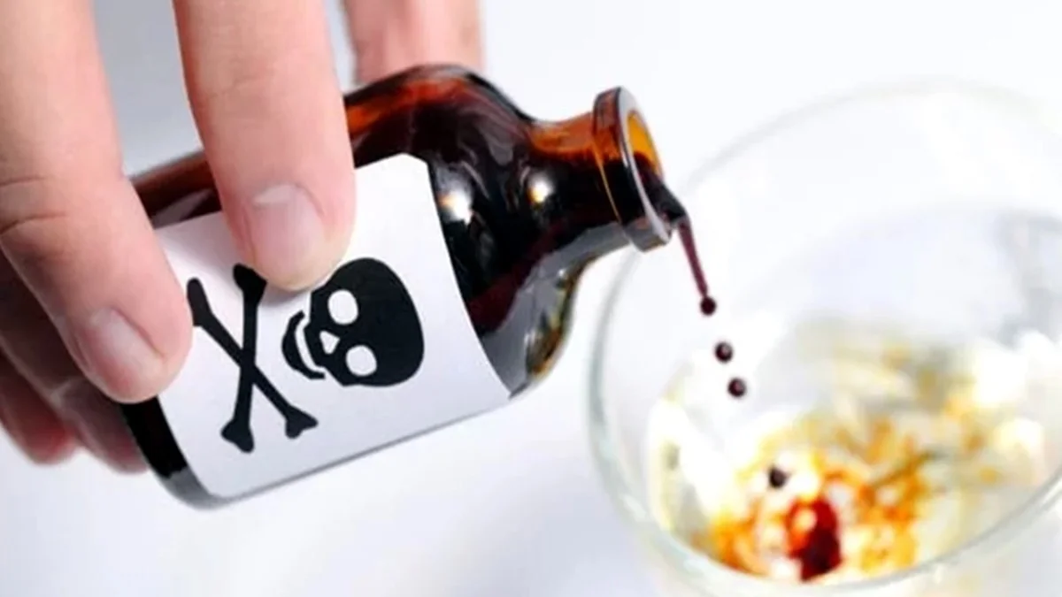 ক্লাসে প্রথম হত মেয়ের সহপাঠী, ঈর্ষায় বিষ খাইয়ে মারলেন মহিলা