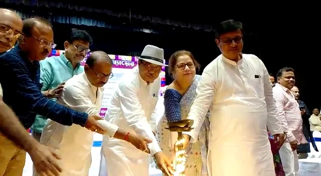 প্রয়াত শিল্পীর পরিবার চায়নি  তাই হয়নি হেরিটেজ, প্রখ্যাত গীতিকার পুলক বন্দ্যোপাধ্যায়ের হাওড়ার বসতবাড়ি প্রসঙ্গে বললেন রাজ্যের মন্ত্রী অরূপ রায়