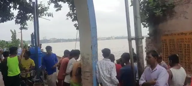 ভিডিও তুলতে গিয়ে বেলুড়ে গঙ্গায় বানের জলে নিজেই ভেসে গেলো বছর কুড়ির যুবক