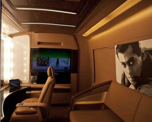 বলিউডের ভাইজান সলমন খানের বিলাসবহুল ভ্যানিটি ভ্যান,দাম চার কোটি,  ভেতরে কি কি সুবিধা আছে জানলে চমকে উঠবেন