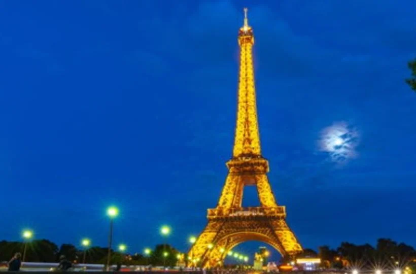 বিদ্যুৎ সংকট: আইফেল টাওয়ারের আলো দ্রুত নিভিয়ে দেবে প্যারিস