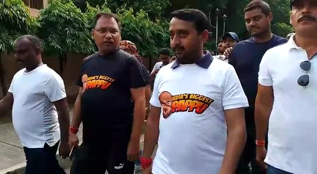 অমিত শাহের ছবি দেওয়া পাপ্পু গেঞ্জি পরে বেলুড় মঠ চত্বরে তৃণমূল নেতার সঙ্গীদের নিয়ে প্রাতঃভ্রমণ