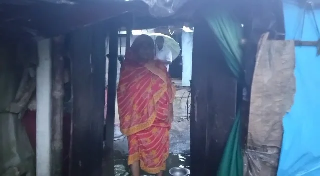 টানা বৃষ্টিতে বিপর্যস্ত দক্ষিণ ২৪ পরগণার একাধিক এলাকা