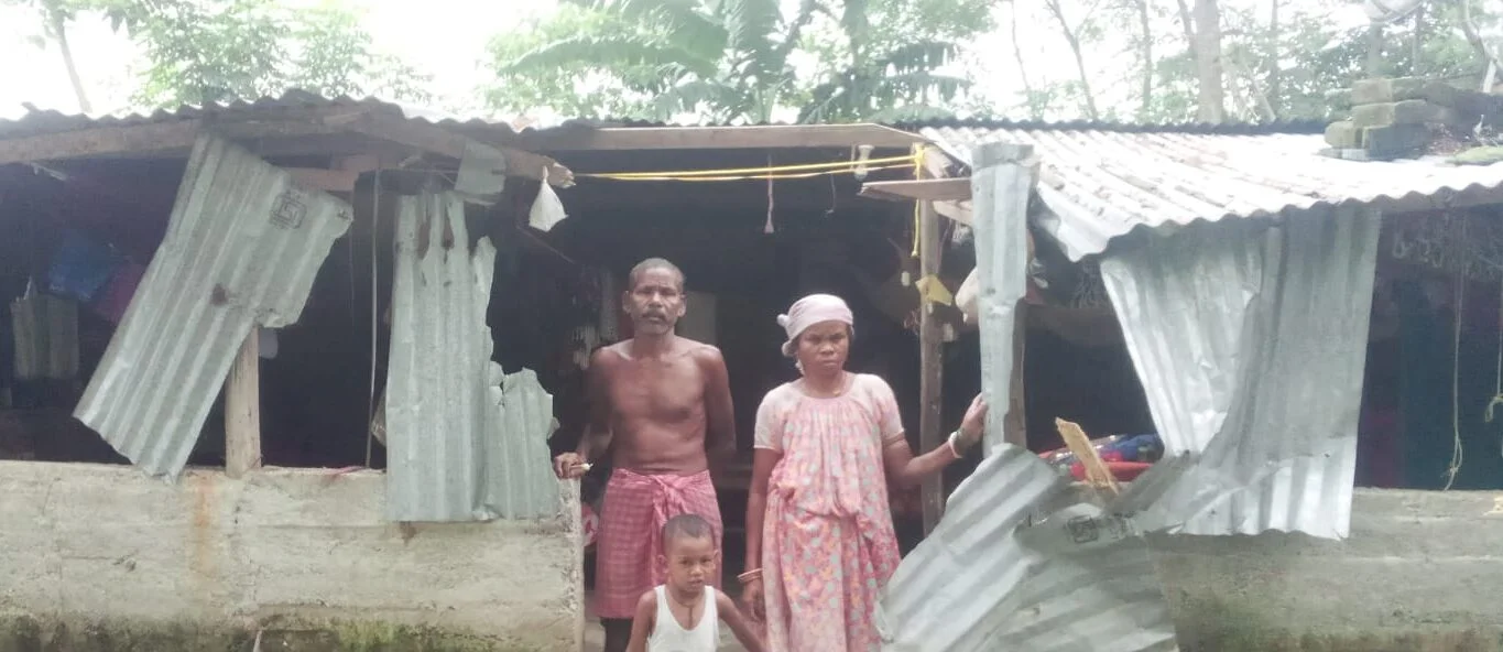 এক পাল বুনো হাতি তাণ্ডবে ধ্বংস হয়ে গেল রামচন্দ্রের বাড়ি!