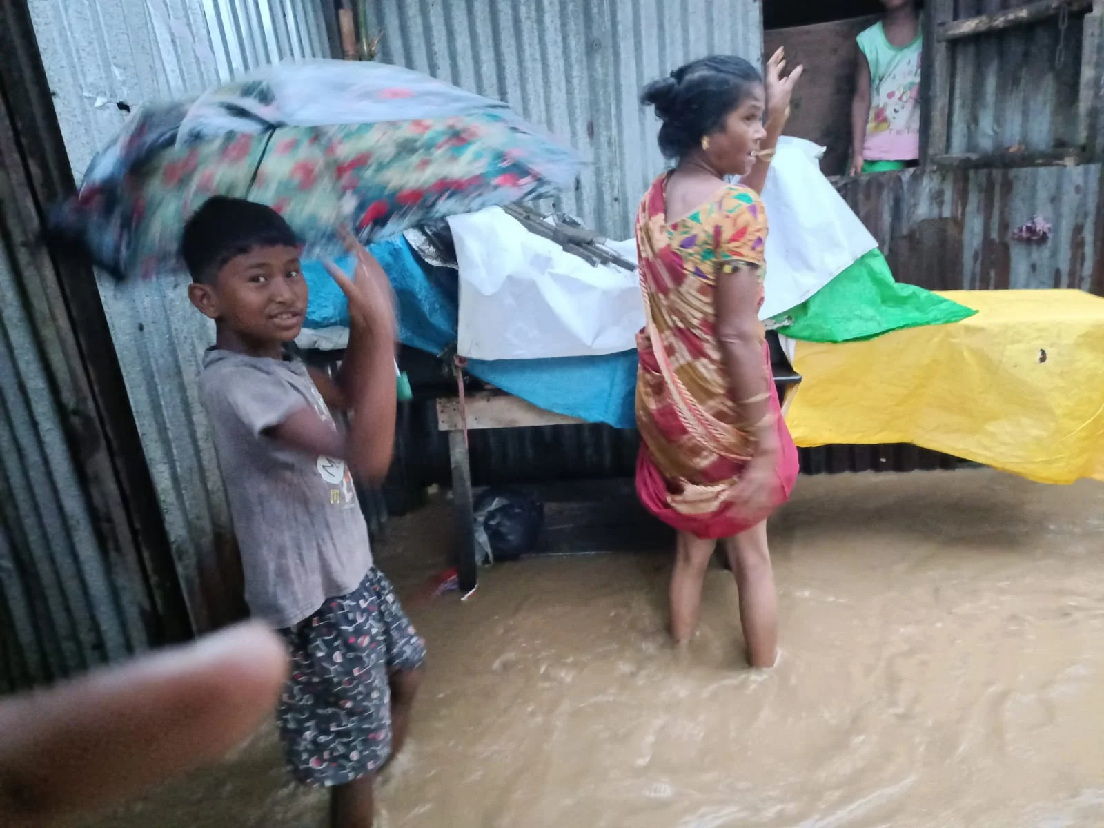 পাহাড়ের বৃষ্টির জেরে ডুয়ার্সের নদীতে জলস্ফীতি, জলমগ্ন গয়েরকাটা