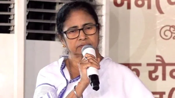 খড়গপুরের সভায় মমতা বন্দ্যোপাধ্যায়, ফের নিয়োগের বার্তা