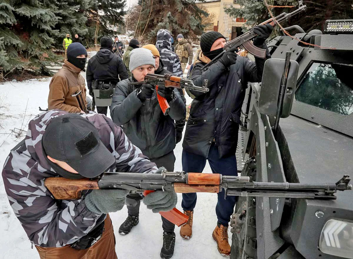 ইউক্রেনের মতো ফিলিস্তিনকে অস্ত্র দেওয়া হয় না কেন? প্রশ্ন আইরিশ সাংসদের