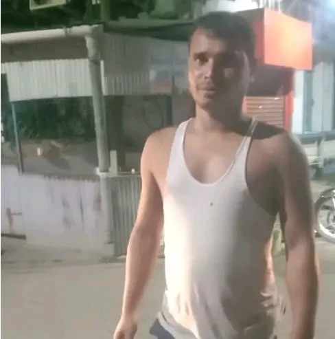 আল্লাহর নাম নিয়ে নদীতে ঝাঁপ দিয়েছি!  হড়পা বানে ভেসে যাওয়া হিন্দু প্রতিবেশীদের বাঁচালেন মোহাম্মদ মানিক