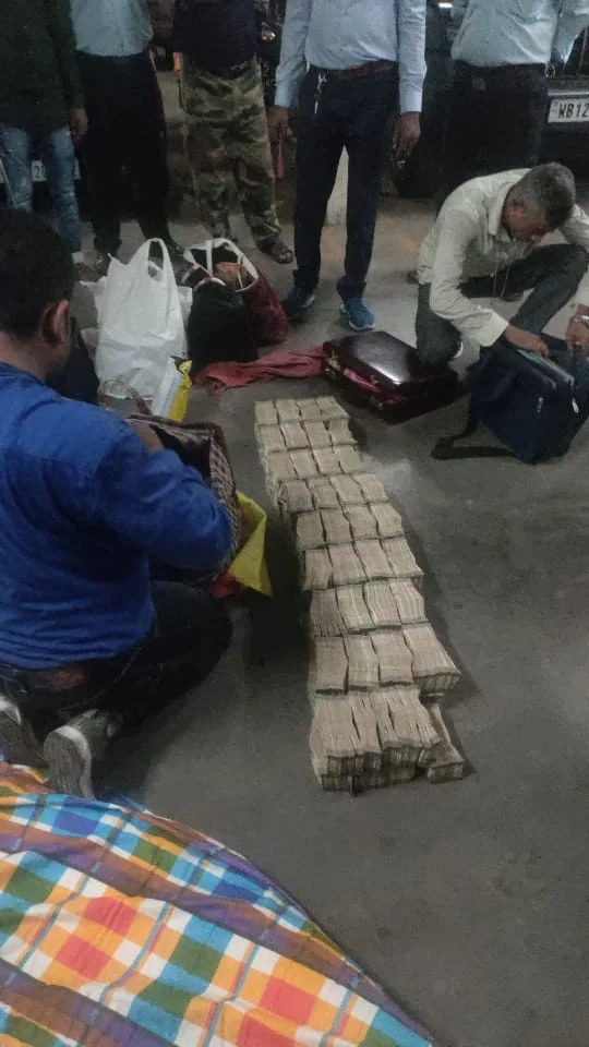 গার্ডেনরিচের পর হাওড়ার  শিবপুর, ব্যবসায়ীর গ্যারাজ থেকে মিলল দু কোটি টাকা