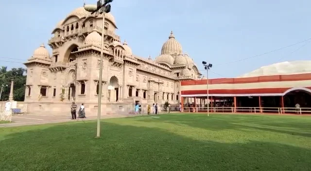 মহাষষ্ঠীর পুণ্য লগ্নে বেলুড় মঠেও পুজোর সূচণা