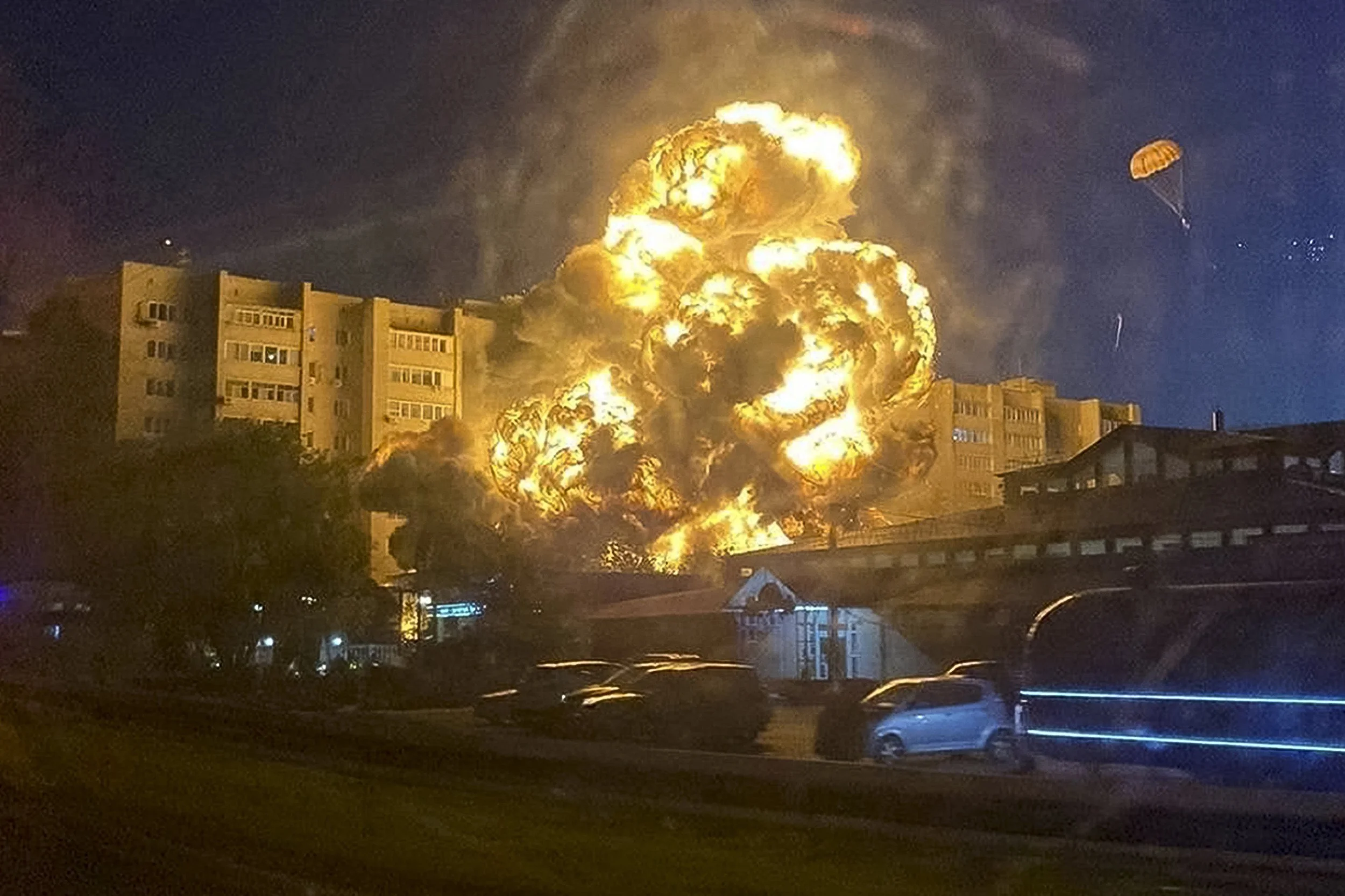 বোমারু বিমান বিধ্বস্ত, মৃত ১৩