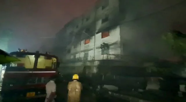 বিধ্বংসী অগ্নিকাণ্ড বানতলা লেদার কমপ্লেক্সে, আগুন নেভাতে ১৬টি ইঞ্জিন, আনা হল হাইড্রোলিক ল্যাডার
