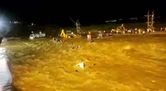 প্রতিমা নিরঞ্জন করতে গিয়ে জলপাইগুড়িতে হড়পা বানে ভেসে মৃত কমপক্ষে সাত, শোকপ্রকাশ প্রধানমন্ত্রীর