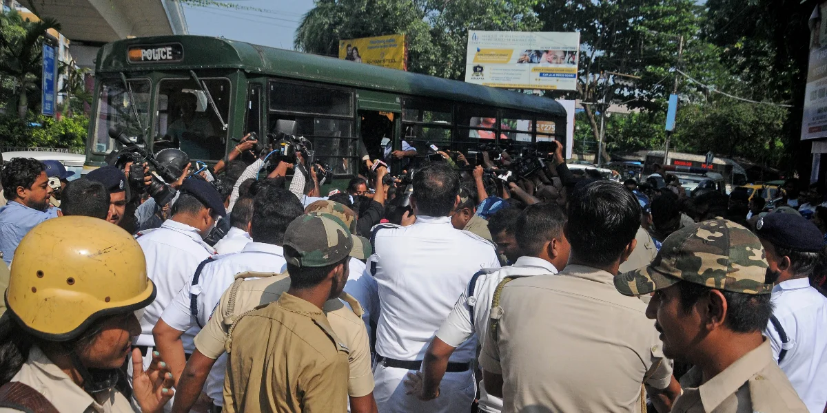 উঠল টেট প্রার্থীদের বিক্ষোভ, অবস্থান বিক্ষোভ তুলে দেওয়ার প্রতিবাদে কলকাতায় বিক্ষিপ্ত প্রতিবাদ কর্মসূচী