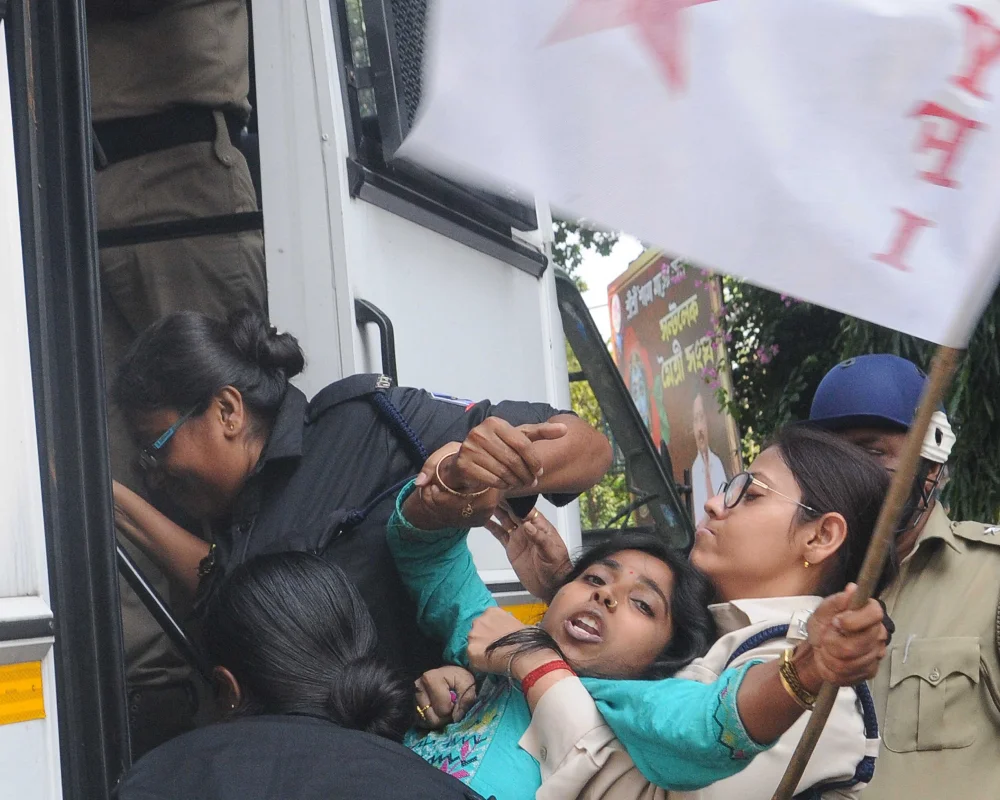 করুণাময়ী থেকে ধর্মতলা, চলছে শাসক-বিরোধী রাজনীতির জমি দখলের লড়াই