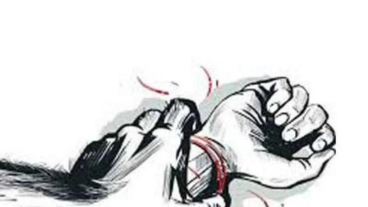 উত্তরপ্রদেশে কিশোরীরকে ধর্ষণ করে খুনের অভিযোগ পরিবারের