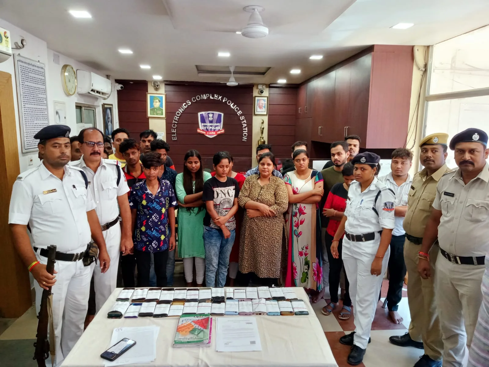 ২৬ জনের পর, এবার ৩৩ প্রতারক পাকড়াও সল্টলেকে