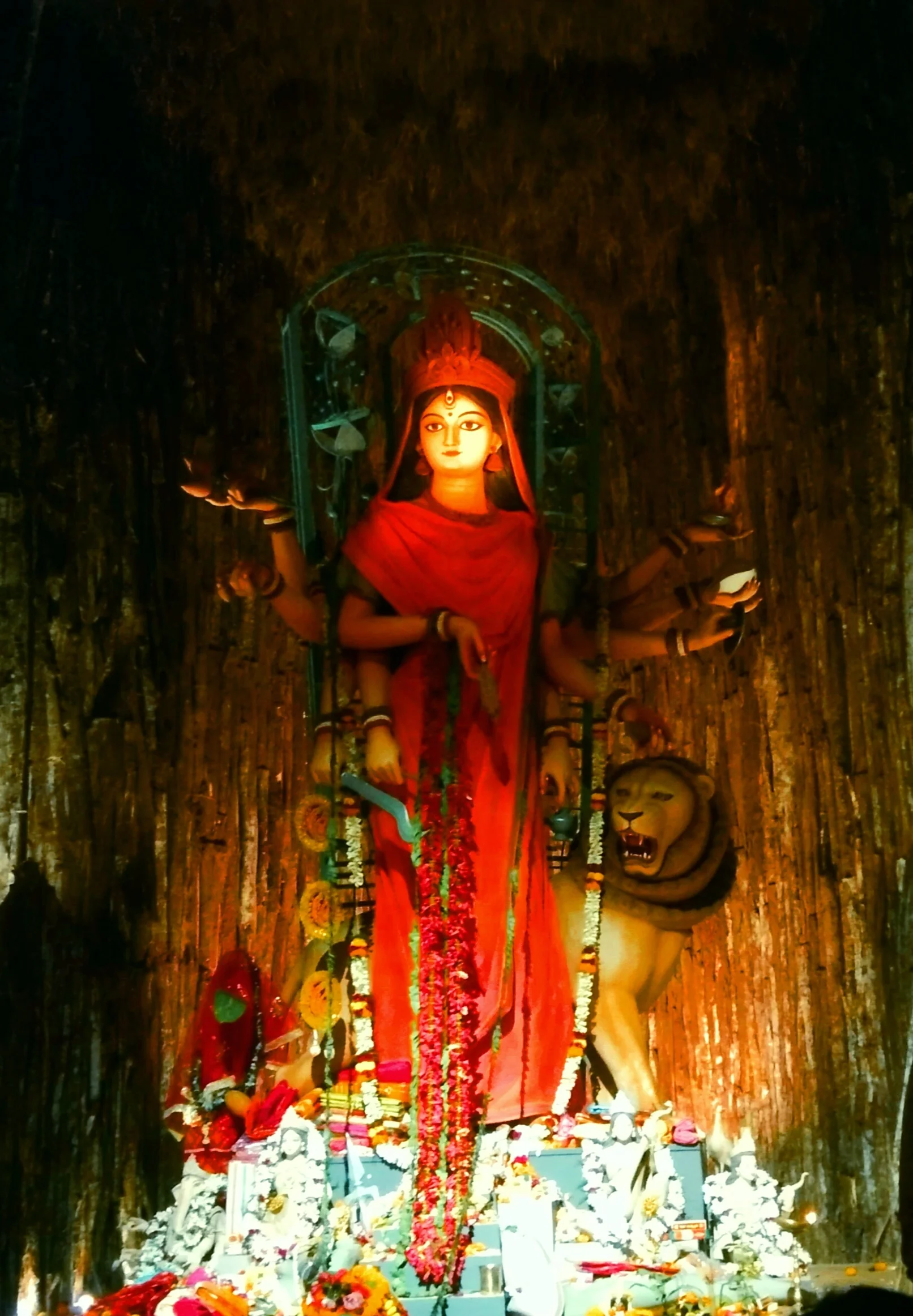 শহর ও শহরতলীর বেশ কিছু সেরা পুজোর ছবি, পুবের কলম ডিজিটালে দেখুন ফটো গ্যালারি