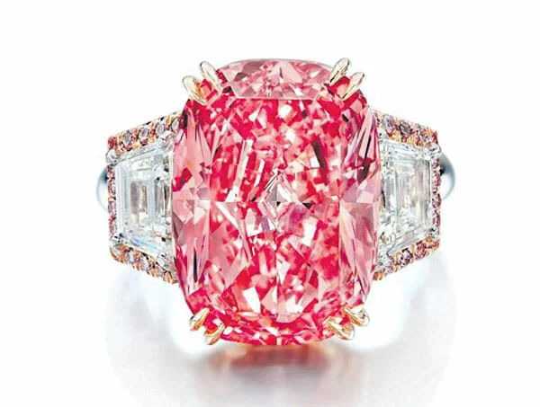 ৪১৩ কোটি টাকায় বিক্রি গোলাপি হিরা