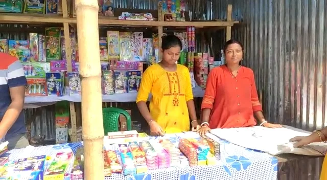 গ্রিন ক্র‍্যাকার্সেই শুধু অনুমতি ডুমুরজলার রিং রোডে উদ্বোধন বাজি মেলার