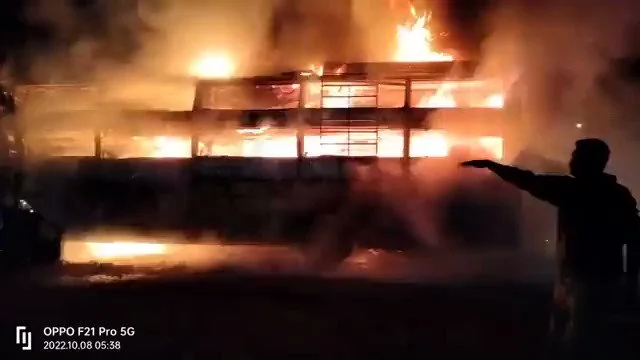 বড়সড় দুর্ঘটনা মহারাষ্ট্রের নাসিকে, বাসে আগুন লেগে ঝলসে মৃত্যু কমপক্ষে ১২ যাত্রীর, আহত আরও ৩০