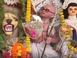 কলকাতার পুজোয় গান্ধিরূপী অসুর, সমালোচনায় সরব সব রাজনৈতিক দল, দায়ের হল মামলা  