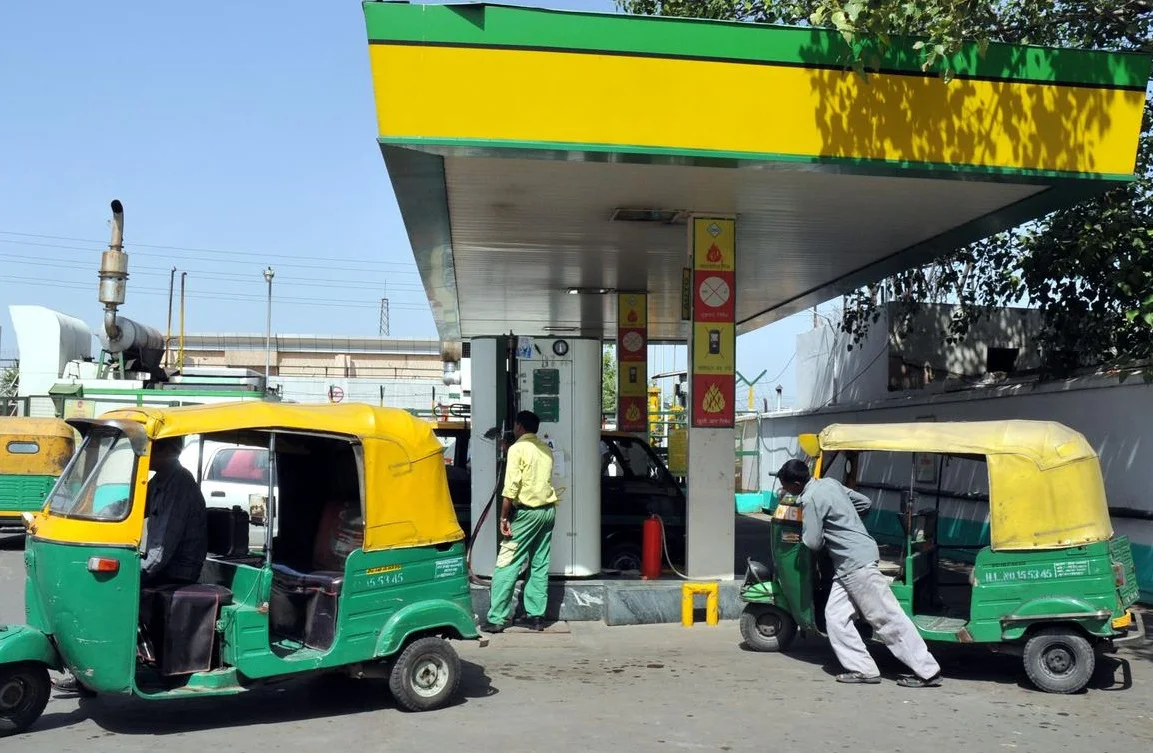 উৎসবের মরশুমে দাম বাড়ল সিএনজি, পিএনজি গ্যাসের