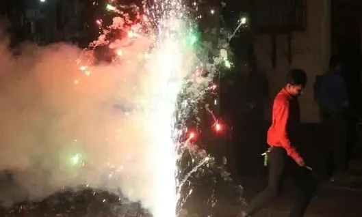 অবৈধ বাজি ও শব্দদূষণ রুখতে কড়া দূষণ নিয়ন্ত্রণ পর্ষদ, আইন ভাঙলেই ব্যবস্থার হুঁশিয়ারি