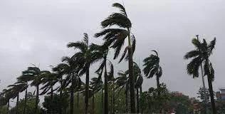 আমফানের চেয়েও ভয়ঙ্কর!  চোখ রাঙাচ্ছে সুপার সাইক্লোন সিত্রাং, ঘূর্ণিঝড়ের ঝাপটায় স্থলভাগ লন্ডভন্ডের আশঙ্কা