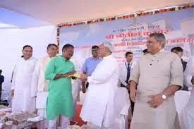 বাংলোর চাবি হাতে পেয়ে আবেগে কেঁদে ফেললেন বিহারের সবচেয়ে গরীব বিধায়ক