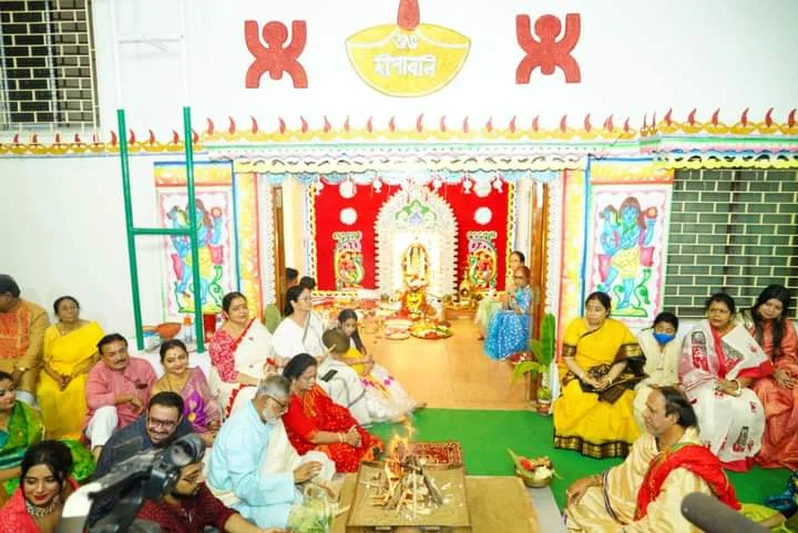 নিজের হাতে রাঁধলেন ভোগ, বাড়ির পুজোয় অন্য ভূমিকায় মুখ্যমন্ত্রী মমতা বন্দ্যোপাধ্যায়