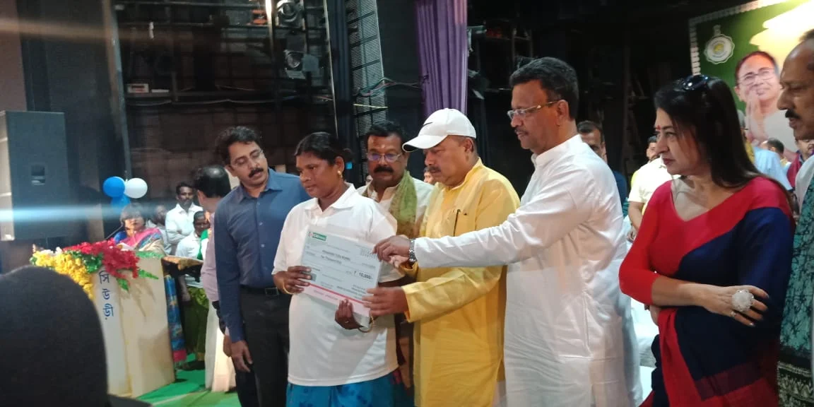 ডেউচা পাচামিতে গিয়ে 'মুখ্যমন্ত্রীর সিঙ্গুর' বক্তব্যে শিলমোহর দিয়ে সিপিএমকে তীব্র কটাক্ষ ফিরহাদের  
