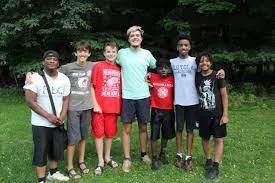 মাদক  সেবন করে অর্ধেক  তরুণ মার্কিনি বলছে সমীক্ষা