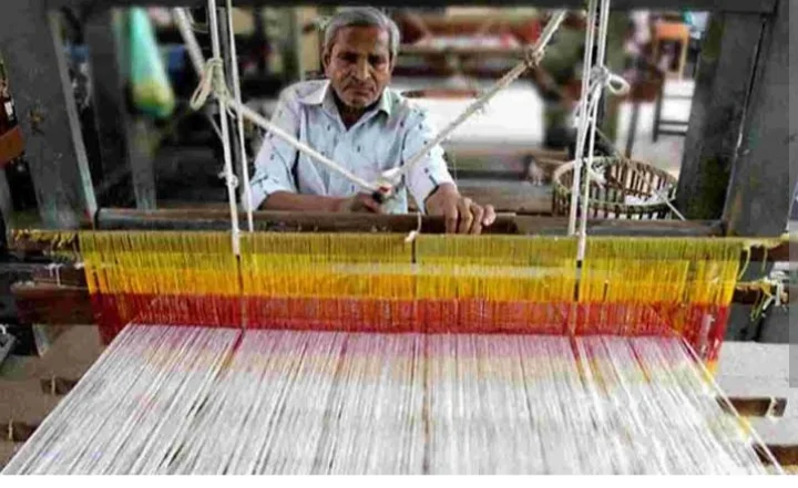 সময় বদলেছে, বদল আসেনি তাঁতিদের শিল্পে, ধুঁকছে ধনেখালির প্রাচীন তাঁতশিল্প