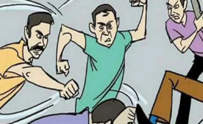 কর্নাটকে চোর সন্দেহে দলিত ছেলেকে খুঁটিতে বেঁধে বেধড়ক মার,অভিযুক্ত উচ্চবর্ণের দশজনের বিরুদ্ধে মামলা