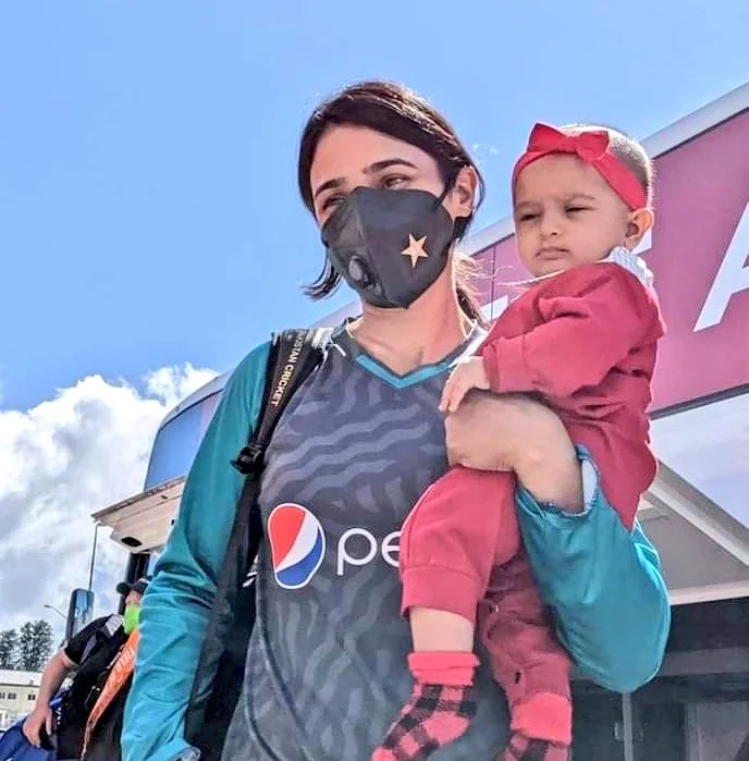 একরত্তি ফাতিমাকে সঙ্গে নিয়ে এবার এশিয়া কাপের মঞ্চ কাঁপাচ্ছেন পাক অধিনায়ক বিসমাহ