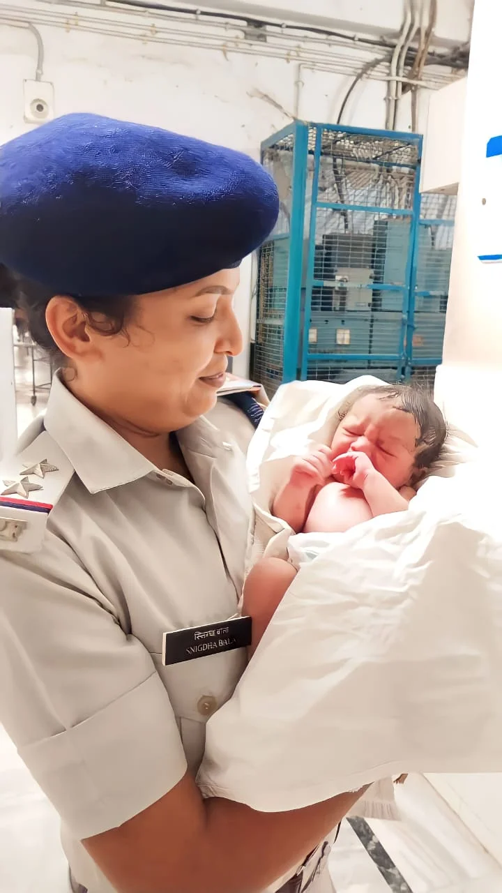আইনরক্ষকদের হাতেই হাওড়া স্টেশনে প্রথম পৃথিবীর আলো দেখল এক নবজাতক