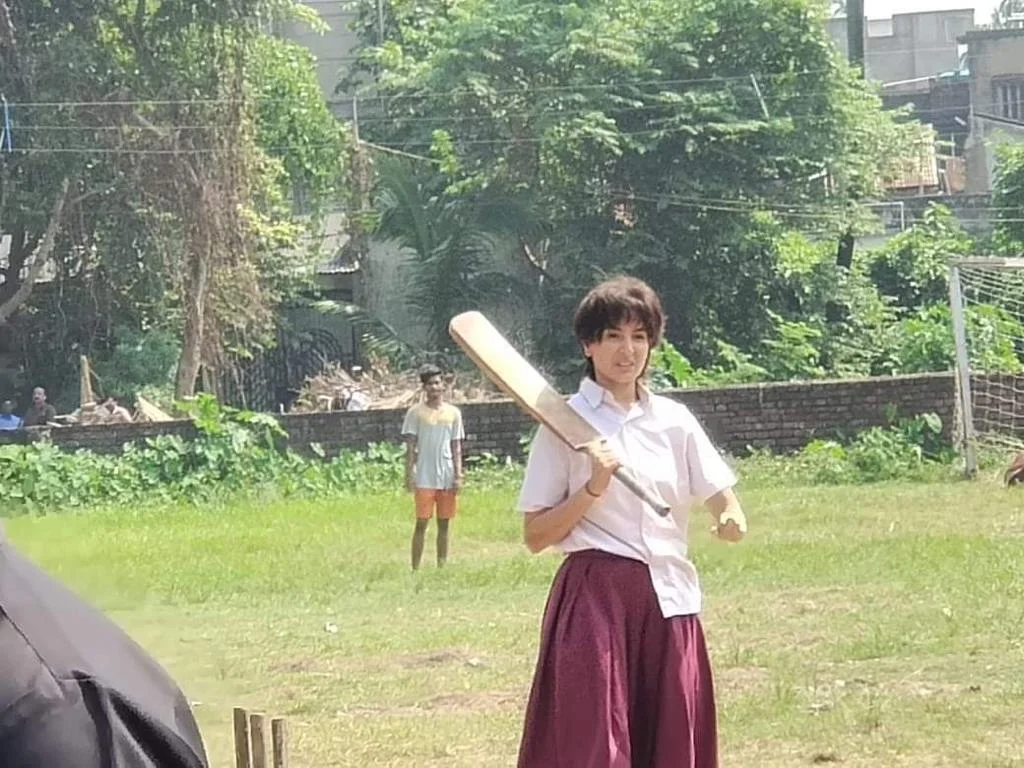 ঝুলন গোস্বামীর বায়োপিকের শুটিং, অনুষ্কাকে দেখতে আন্দুলে ভক্তদের ঢল