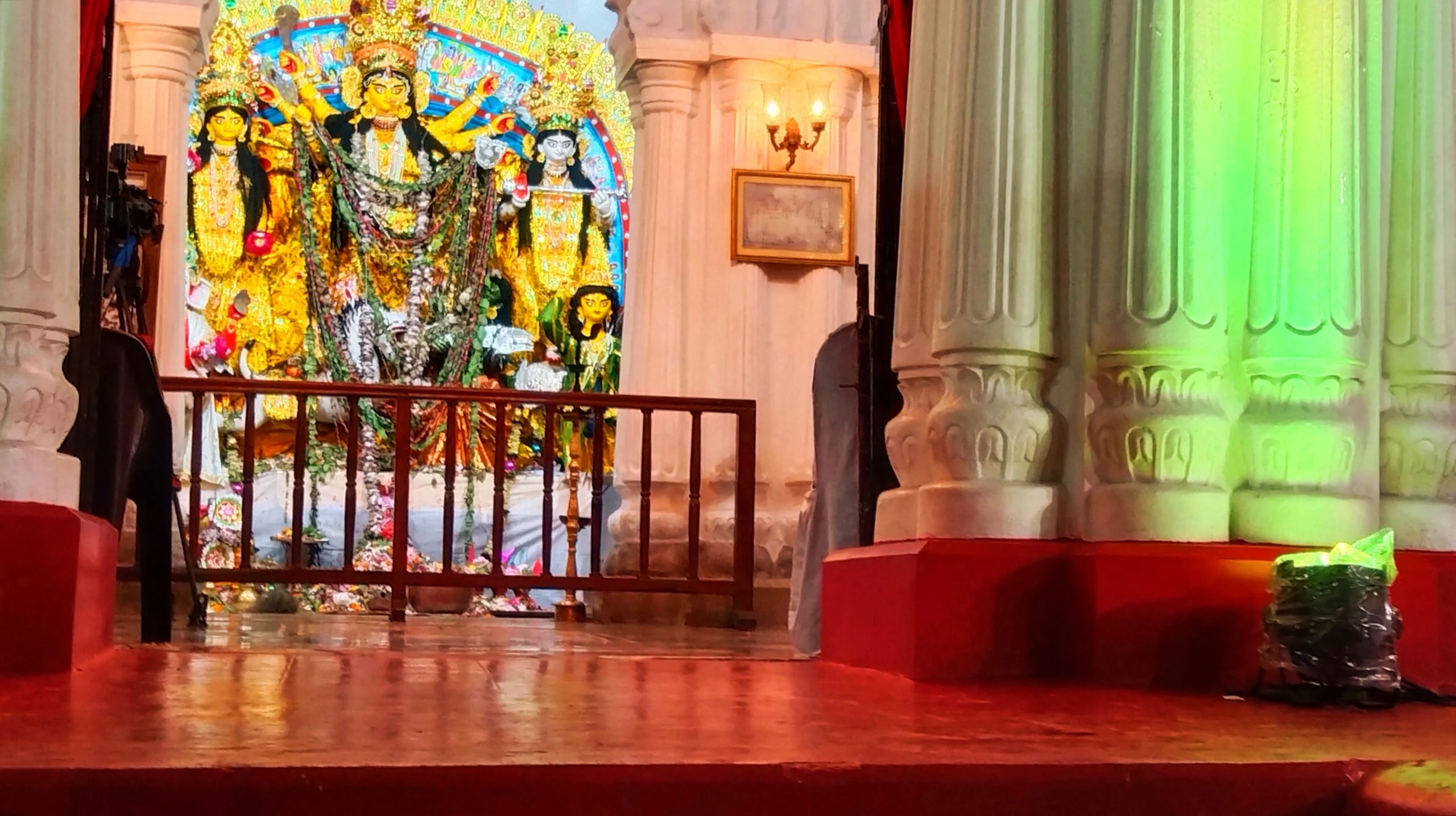 শহর ও শহরতলীর বেশ কিছু সেরা পুজোর ছবি, পুবের কলম ডিজিটালে দেখুন ফটো গ্যালারি