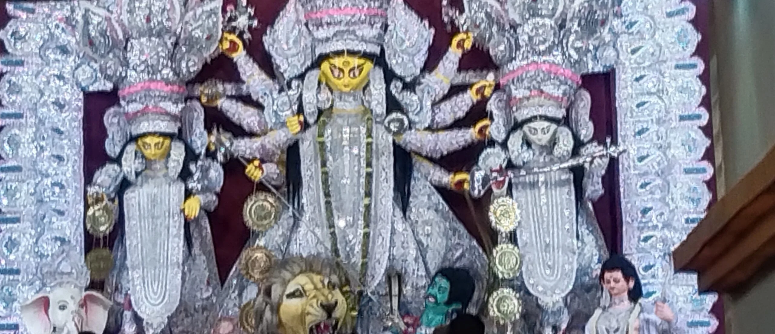 শহর ও শহরতলীর বেশ কিছু সেরা পুজোর ছবি, পুবের কলম ডিজিটালে দেখুন ফটো গ্যালারি